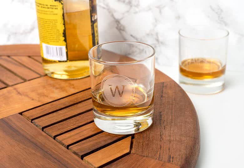Engraved whisky glass smartphoto