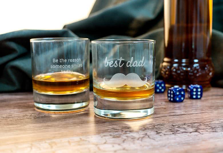 Engraved whisky glass smartphoto
