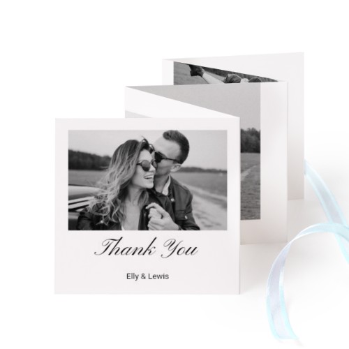 Grusskarte 10-seitig quadratisch Blau Schleife - 12 Stk. (8 x 8 cm) Grusskarte 10-seitig quadratisch Blau Schleife - 12 Stk. (8 x 8 cm)