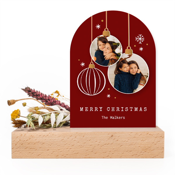 Wooden block with dried flowers and arched forex card