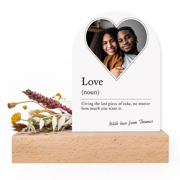 Wooden block with dried flowers and arched forex card