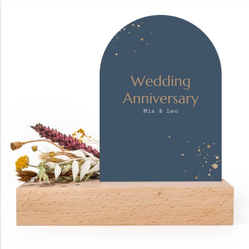 Wooden block with dried flowers and arched forex card