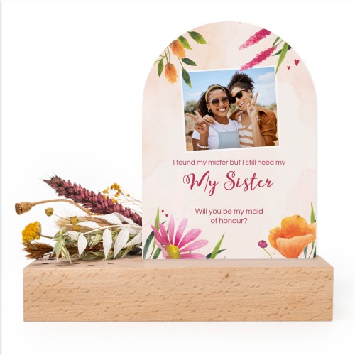 Wooden block with dried flowers and arched forex card Wooden block with dried flowers and arched forex card