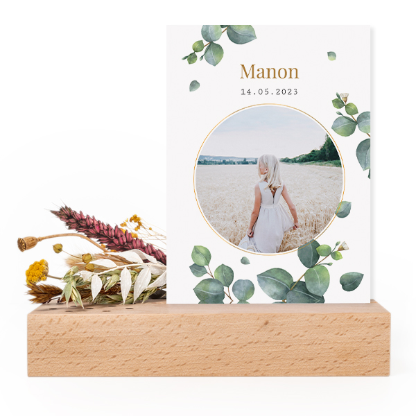 Forex card in wooden stand with dried flowers