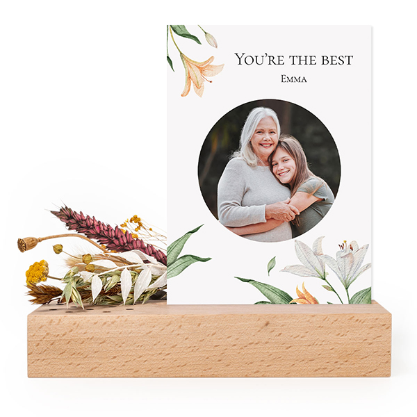 Forex card in wooden stand with dried flowers