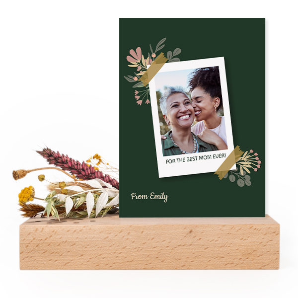 Forex card in wooden stand with dried flowers