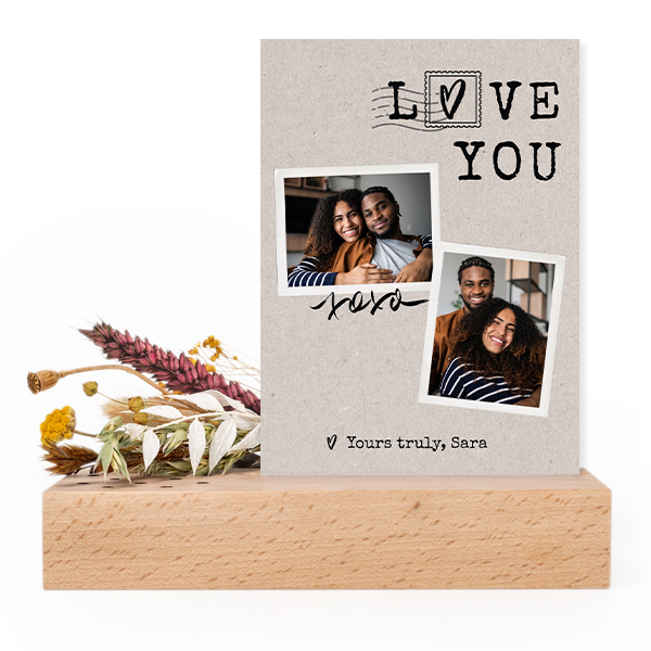 Forex card in wooden stand with dried flowers