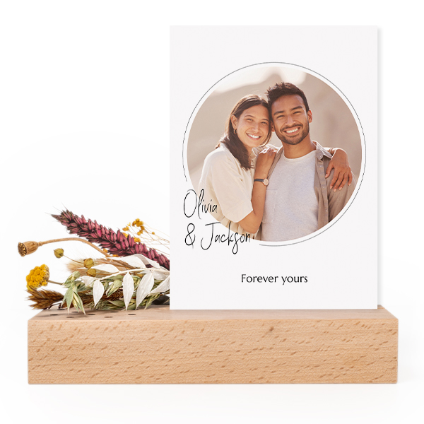 Forex card in wooden stand with dried flowers