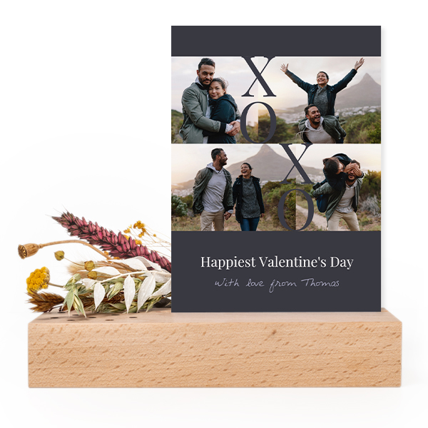 Forex card in wooden stand with dried flowers