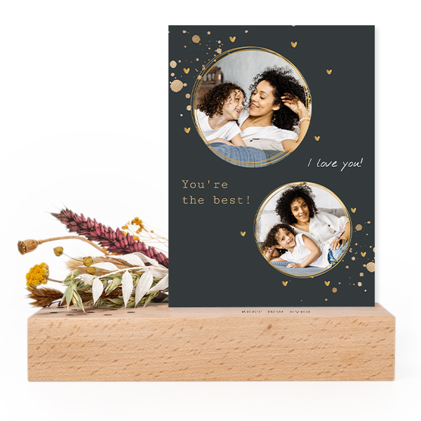 Wooden block with dried flowers and forex card