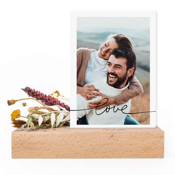 Wooden block with print, dried flowers and forex card