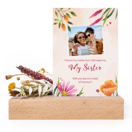 Wooden block with print, dried flowers and forex card Wooden block with print, dried flowers and forex card