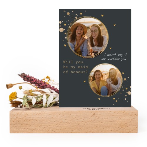 Wooden block with print, dried flowers and forex card Wooden block with print, dried flowers and forex card