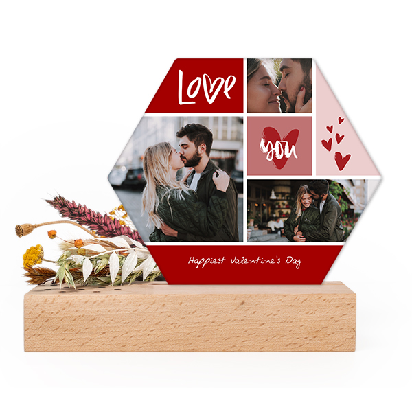 Wooden block with dried flowers and hexagonal forex card