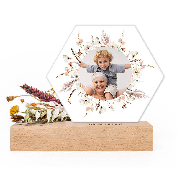 Forex kaart hexagon in houten houder met full color print en droogbloemen
