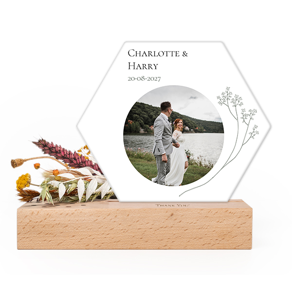 Forex kaart hexagon in houten houder met full color print en droogbloemen