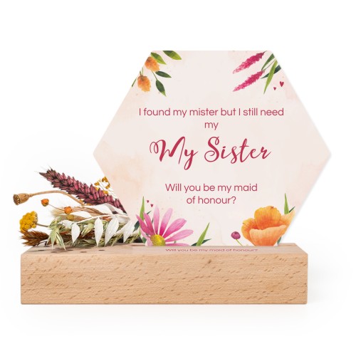 Wooden block with print, dried flowers and hexagonal forex card Wooden block with print, dried flowers and hexagonal forex card