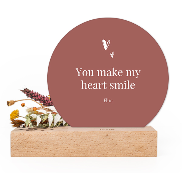 Wooden block with print, dried flowers and rounded forex card