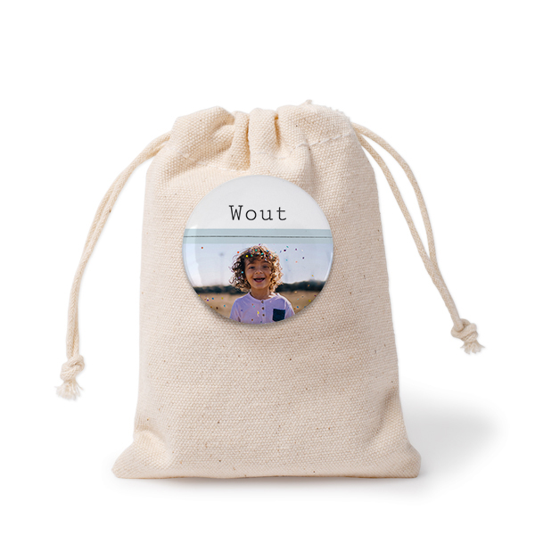 Small cotton bags with pin badge - set of 12 Small cotton bags with pin badge - set of 12