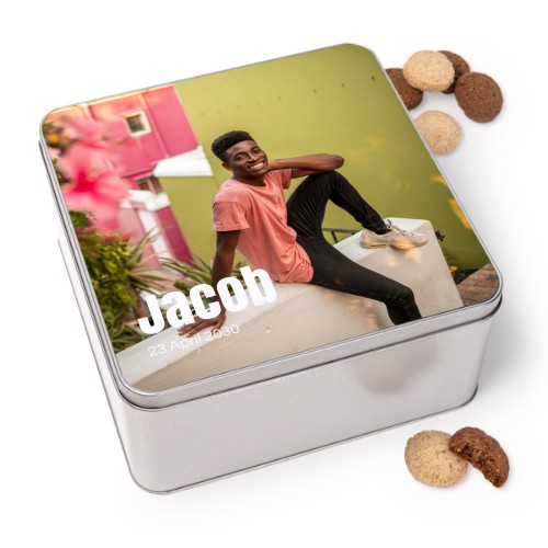 Quadratische Keksdose mit Generous Keksen Quadratische Keksdose mit Generous Keksen