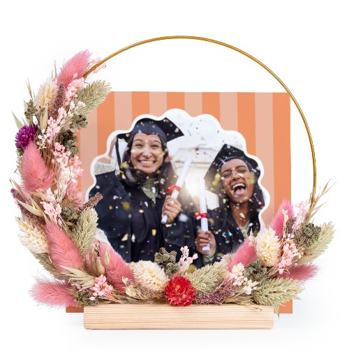 FlowerHoopCardSq_CurvyFrameLove