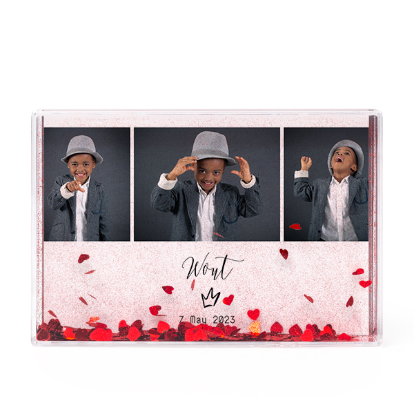 Photo frame with heart confetti Photo frame with heart confetti