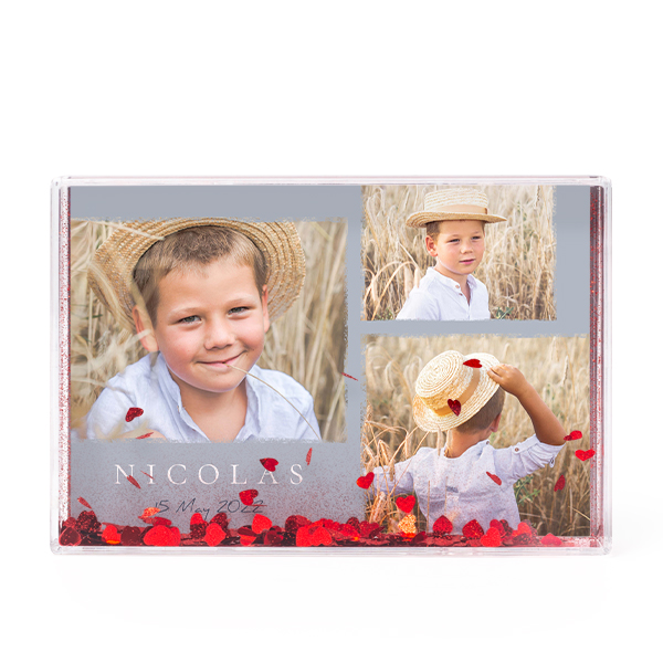 Photo frame with heart confetti Photo frame with heart confetti