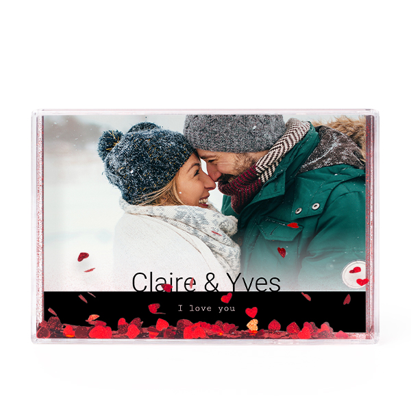 Photo frame with heart confetti Photo frame with heart confetti