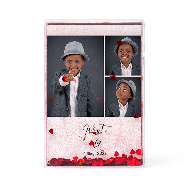 Photo frame with heart confetti Photo frame with heart confetti