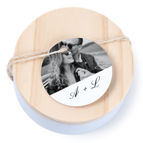 Geschenkdose mit graviertem Holzdeckel und runden Stickern- 12 Stk. Geschenkdose mit graviertem Holzdeckel und runden Stickern- 12 Stk.