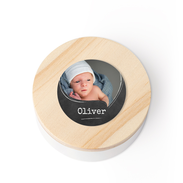 Metallboks med trelokk med klistremerke - 12 stk Metallboks med trelokk med klistremerke - 12 stk