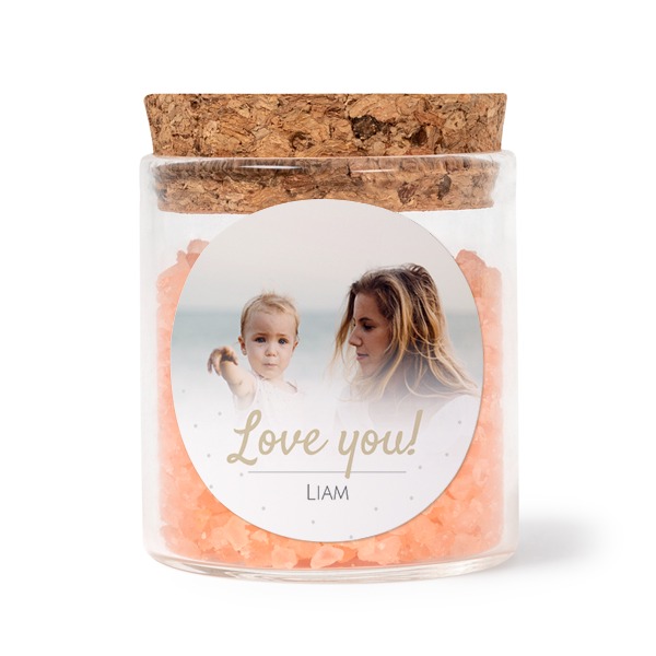 Lasipurkit pyöreillÀ tarroilla ja vaaleanpunaisella kylpysuolalla - 12 kpl Lasipurkit pyöreillÀ tarroilla ja vaaleanpunaisella kylpysuolalla - 12 kpl