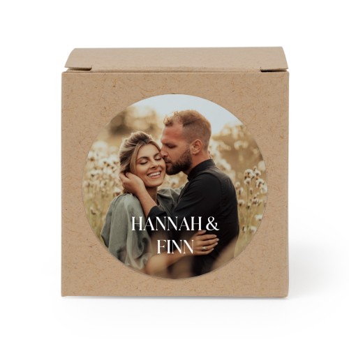 Gaveboks beige med rundt klistremerke - 24 stk