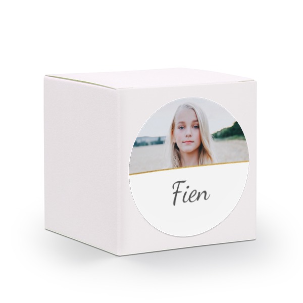 Gaveboks hvit med rundt klistremerke - 24 stk