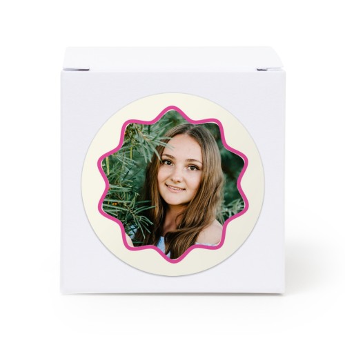 Gaveæske hvid med rundt klistermærke - 24 stk