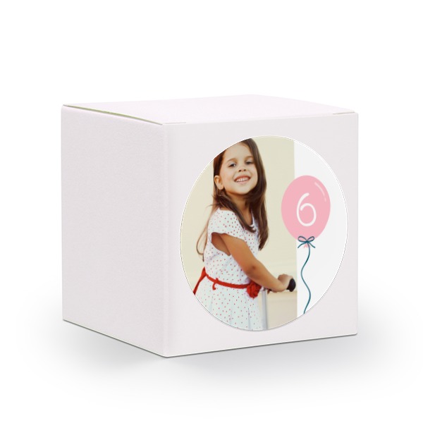 Gaveæske hvid med rundt klistermærke - 24 stk