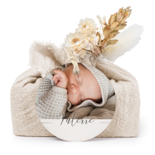 Såper i beige stoffinnpakninger med rundt merke (sett à 6)