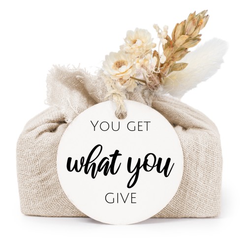 Lot de 6 savons avec emballage en coton beige et étiquettes rondes