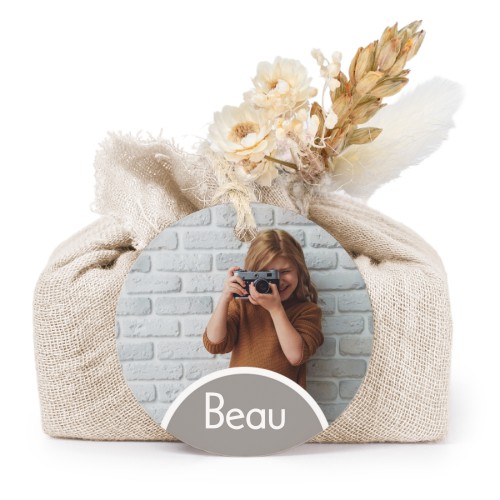 Såper i beige stoffinnpakninger med rundt merke (sett à 6)