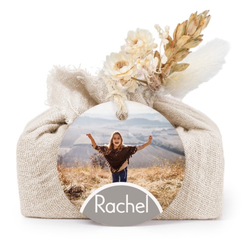 Lot de 6 savons avec emballage en coton beige et étiquettes rondes