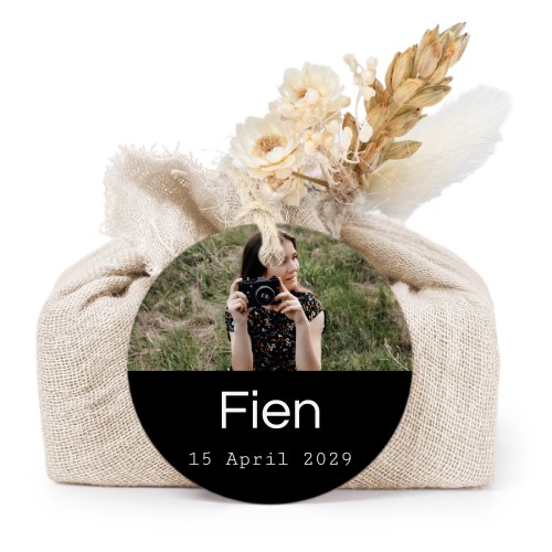 Såper i beige stoffinnpakninger med rundt merke (sett à 6)