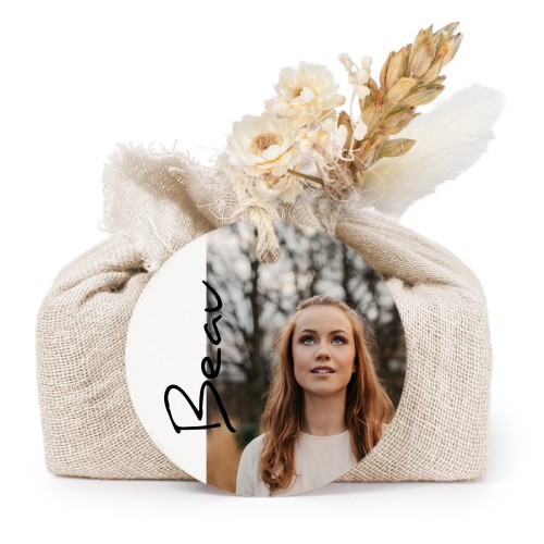 Lot de 6 savons avec emballage en coton beige et étiquettes rondes