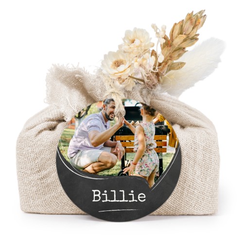 Såper i beige stoffinnpakninger med rundt merke (sett à 6)