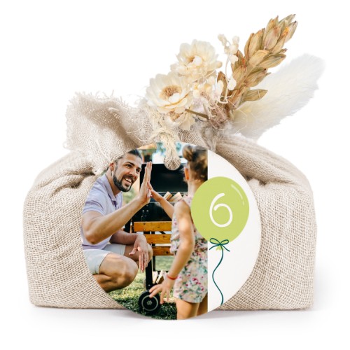 Såper i beige stoffinnpakninger med rundt merke (sett à 6)