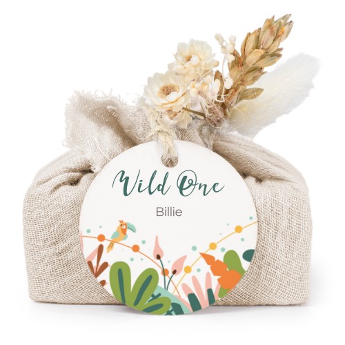 Såper i beige stoffinnpakninger med rundt merke (sett à 6)