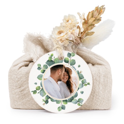 Såper i beige stoffinnpakninger med rundt merke (sett à 6) Såper i beige stoffinnpakninger med rundt merke (sett à 6)