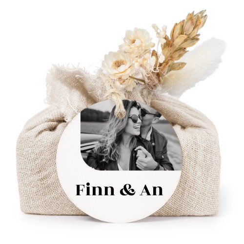 Lot de 6 savons avec emballage en coton beige et étiquettes rondes