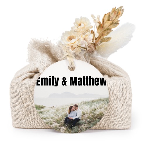 Såper i beige stoffinnpakninger med rundt merke (sett à 6) Såper i beige stoffinnpakninger med rundt merke (sett à 6)