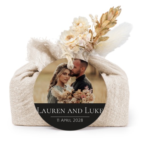 Lot de 6 savons avec emballage en coton beige et étiquettes rondes Lot de 6 savons avec emballage en coton beige et étiquettes rondes