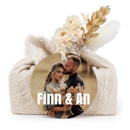 Lot de 6 savons avec emballage en coton beige et étiquettes rondes Lot de 6 savons avec emballage en coton beige et étiquettes rondes